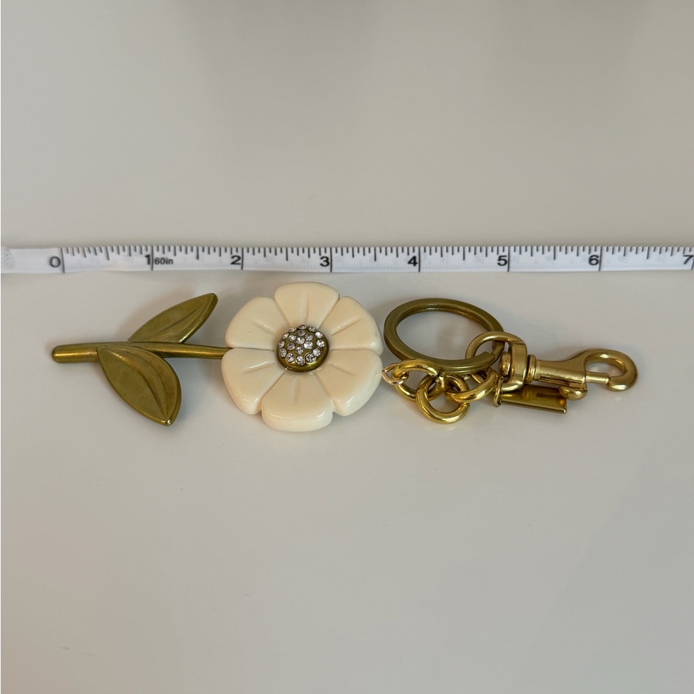 Daisy Bag Charm Keychain - Picture 2 of 3